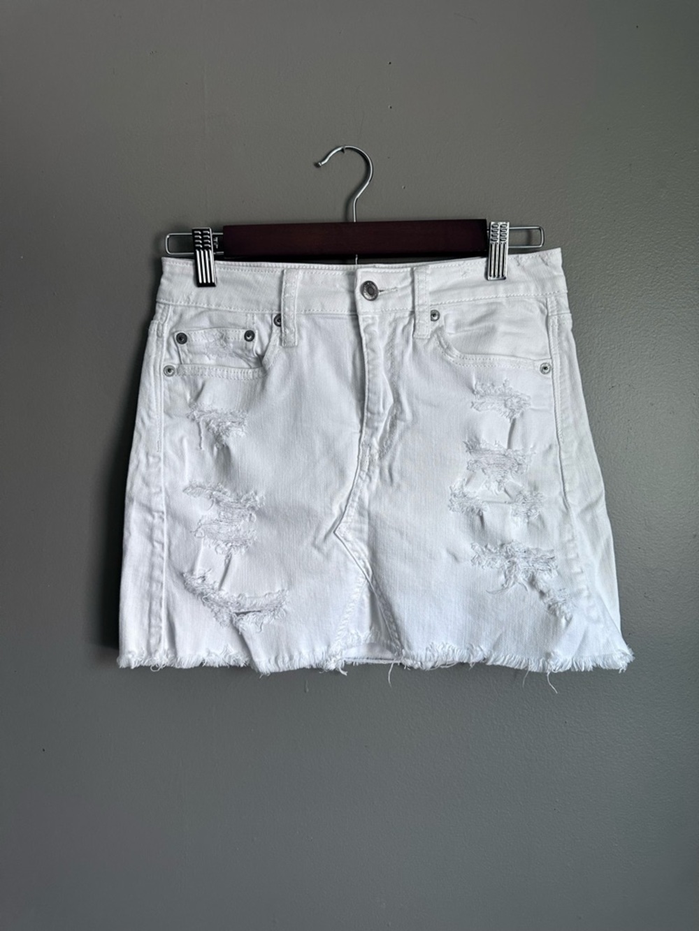 American Eagle Distressed Denim Mini Skirt – Size 2 – White